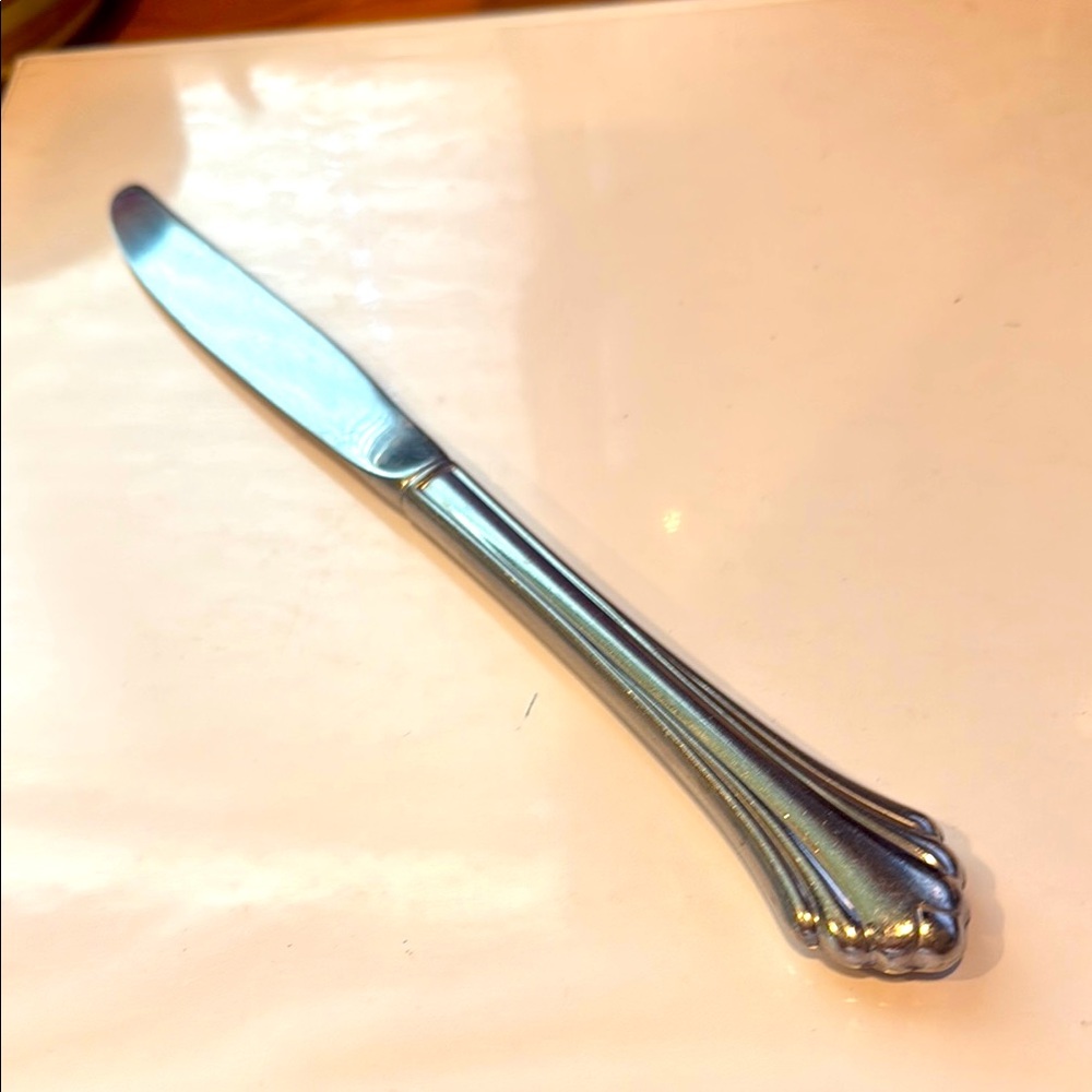 Oneida Bancroft dinner knife